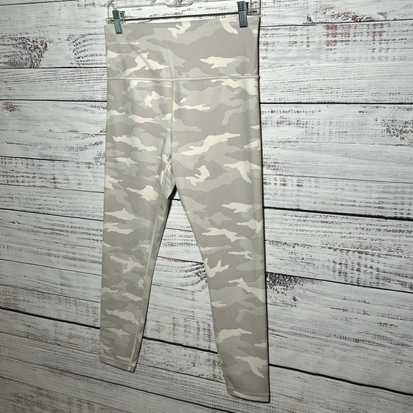 Athleta Elation 7/8 Leggings Tights Light Camo Pint Medium - Picture 4 of 16
